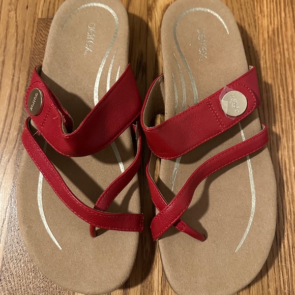Aetrex red faux leather thong sandals, EU size 40, US size 9 - Picture 2 of 4